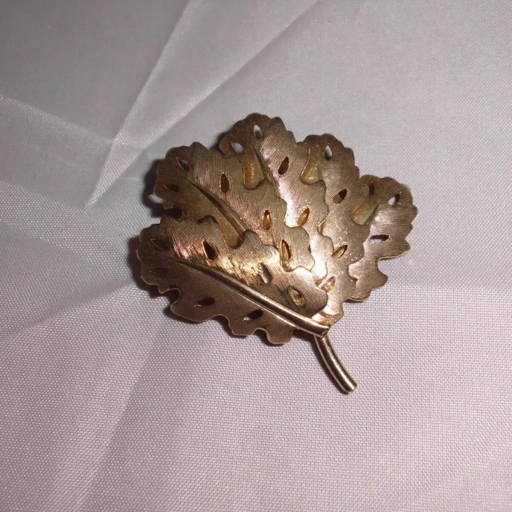 Gold Tone Textured Leaf Leaves Brooch Pin
